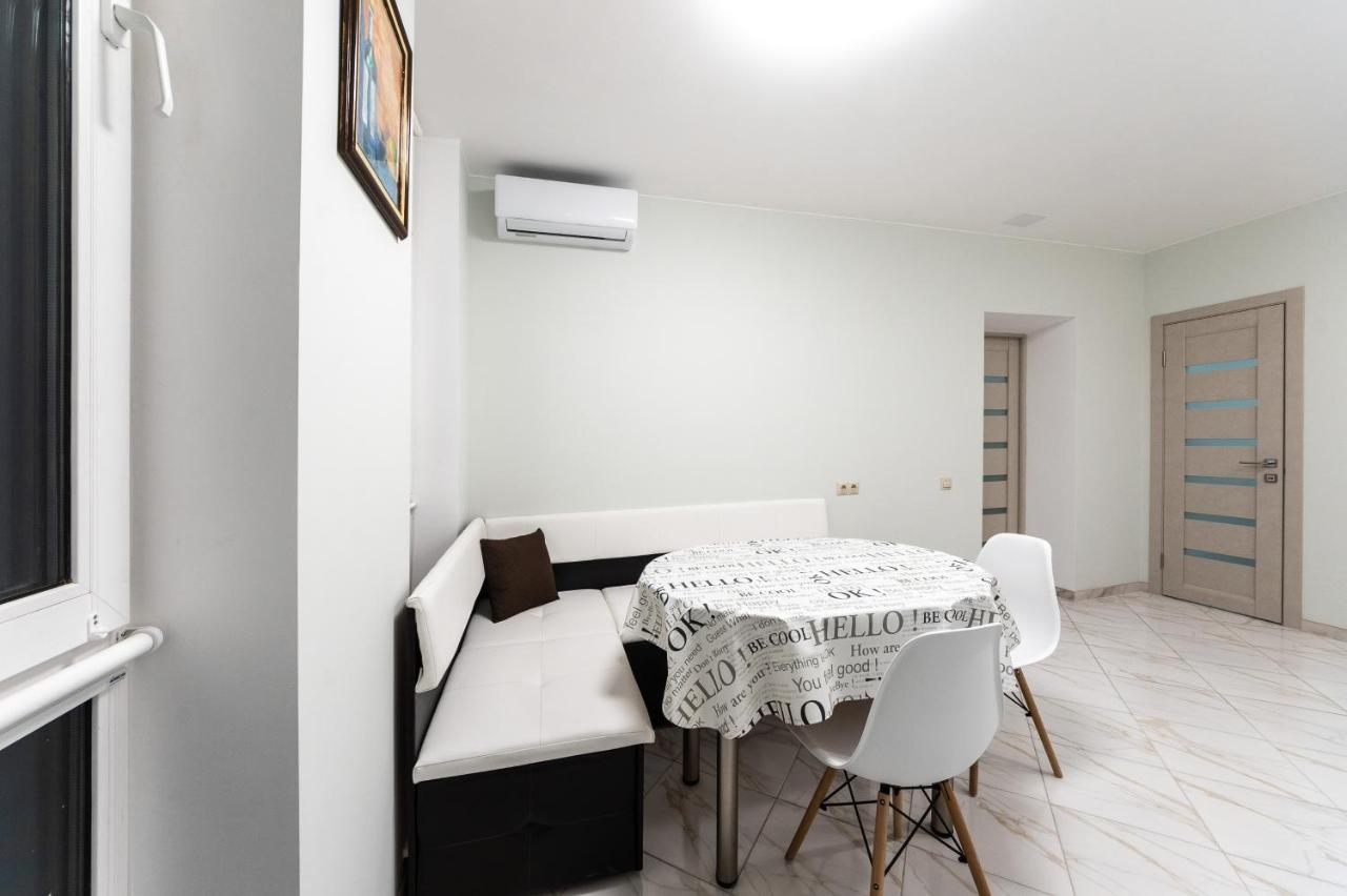 Apartments Riviera,20 Минут От Центра Kiev Exteriör bild